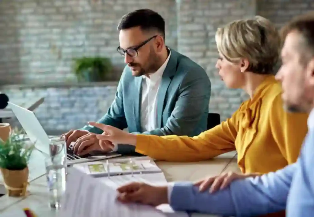 Factors to Consider When Looking for a Wealth Advisor